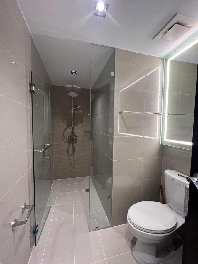 Uptown Parksuites Bgc Taguig